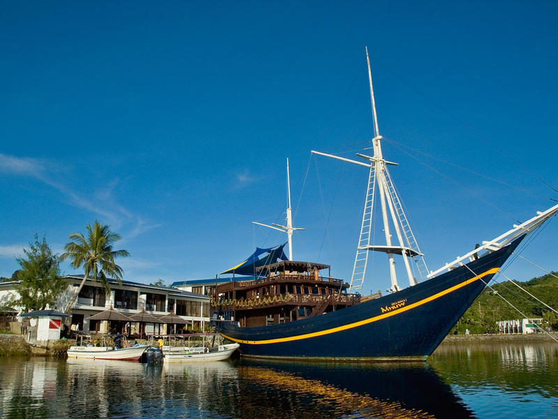 Manta Ray Bay Resort