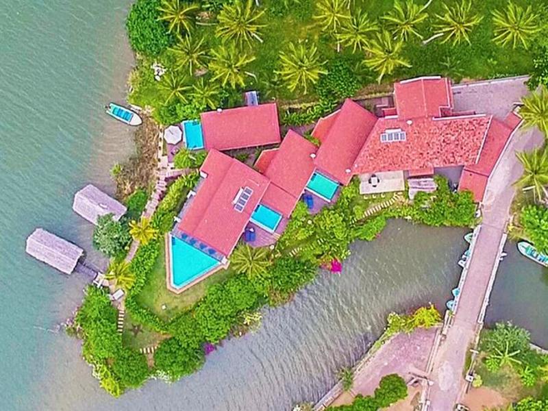 Waterland Villa